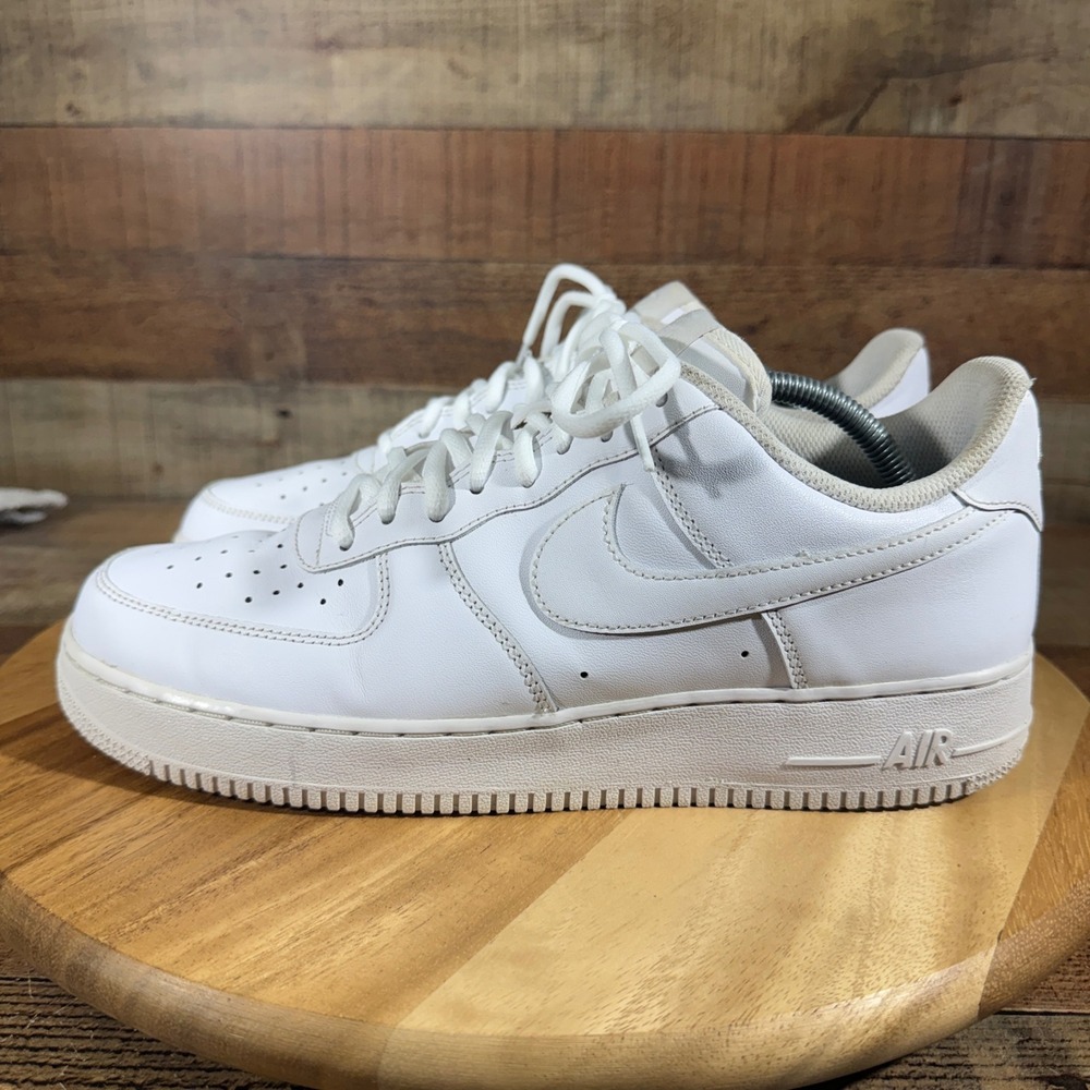 Nike Air Force 1 07 Mens 10.5 White Low Top Leather CW2288-111 Classic Sneaker